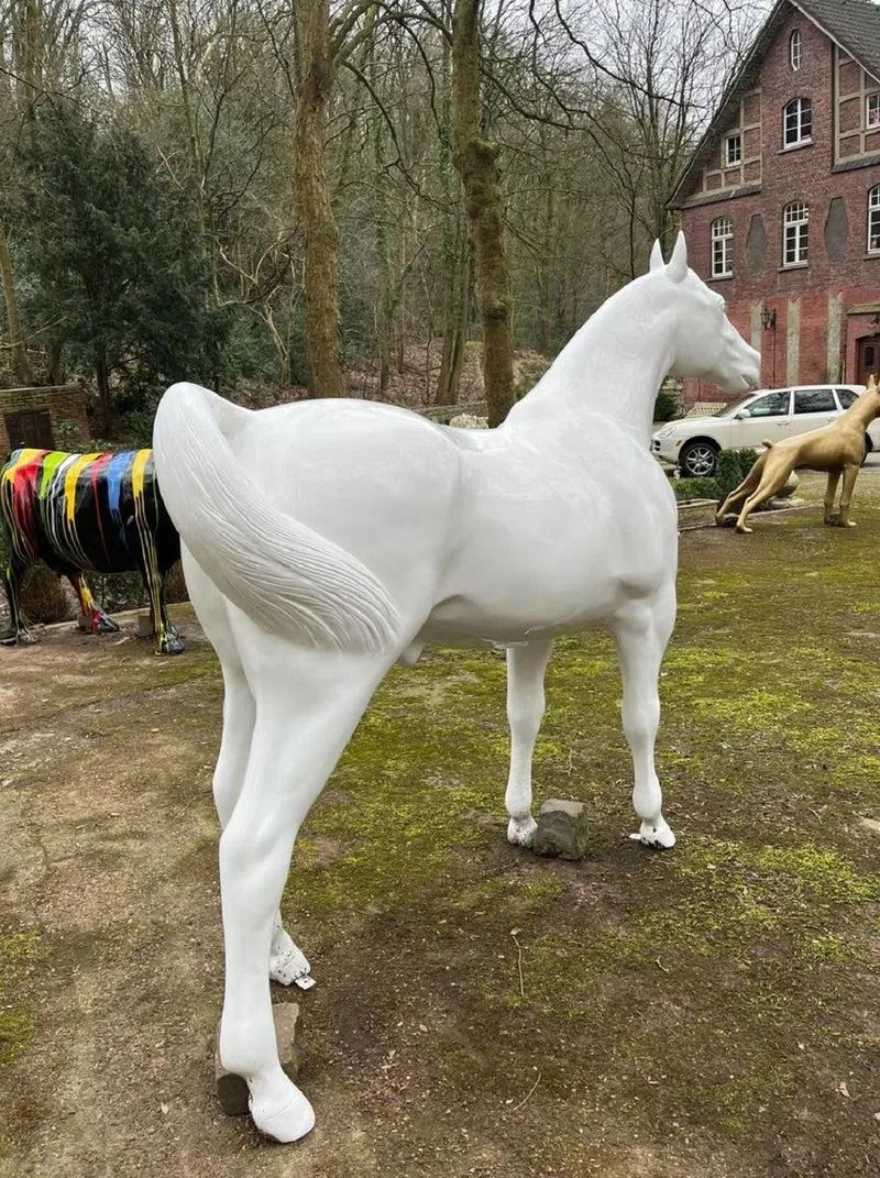 Casa Padrino Luxus XXL Deko Skulptur Pferd Weiß 220 x H. 190 cm