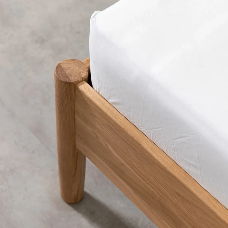 AURA-Bett aus massiver Eiche | VESKOR