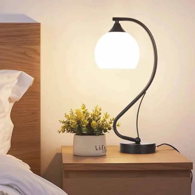Curved Table Lamp with Glass Shade, Black / Gold