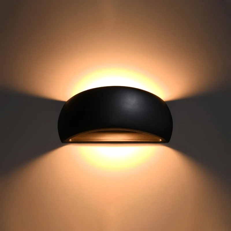 Moderne schwarze Keramik-Wandleuchte – Neravos
