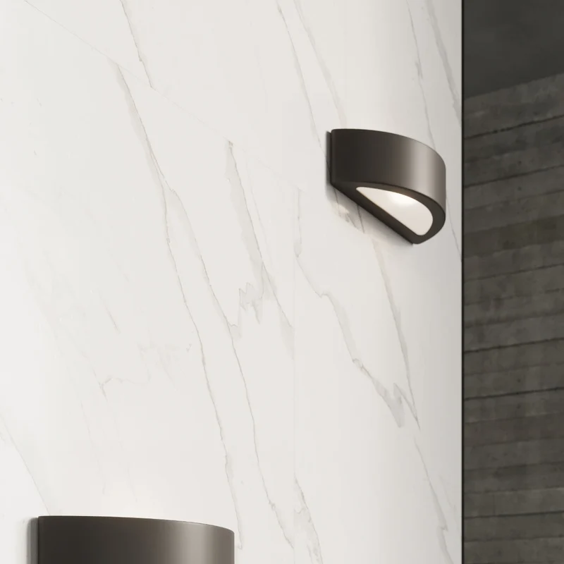 Moderne schwarze Keramik-Wandleuchte – Neréa