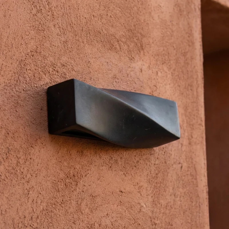 Moderne schwarze Keramik-Wandleuchte – Noxaria
