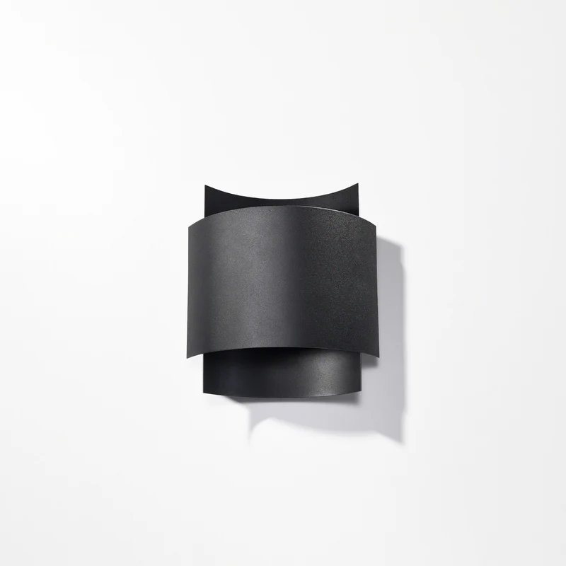 Schwarze Wandleuchte im Industriedesign – Vespera