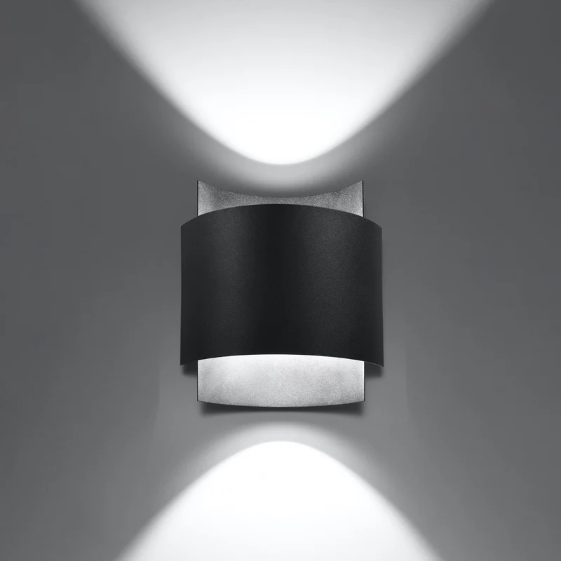 Schwarze Wandleuchte im Industriedesign – Vespera