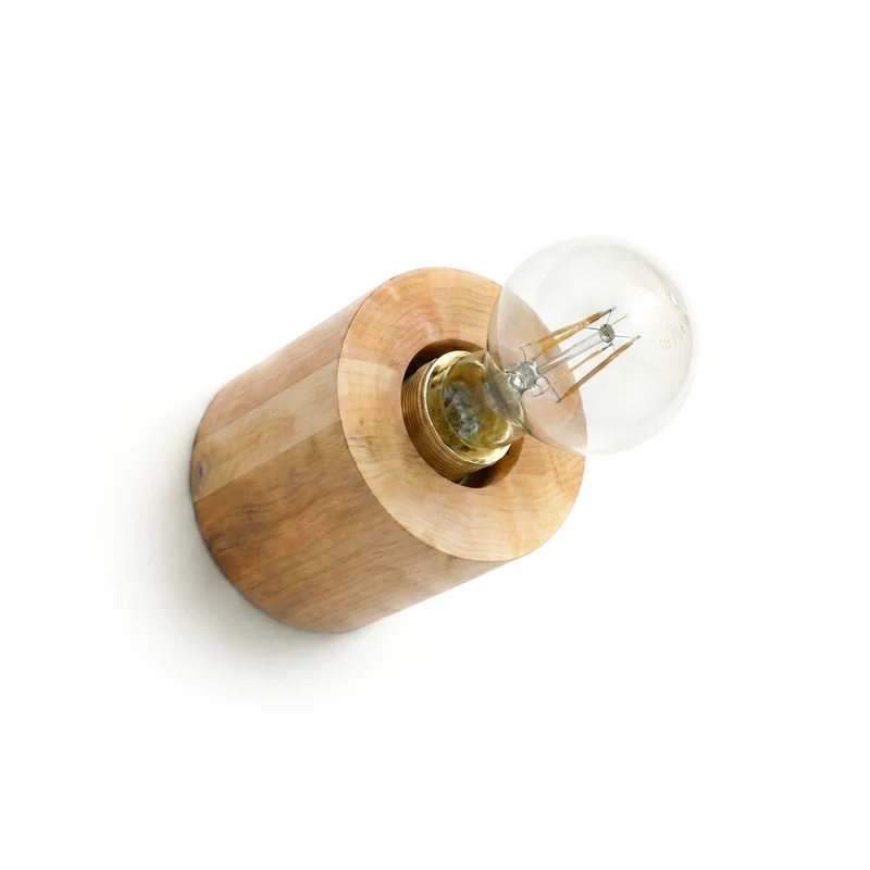 Wandleuchte aus naturbelassenem Holz – Arvenor
