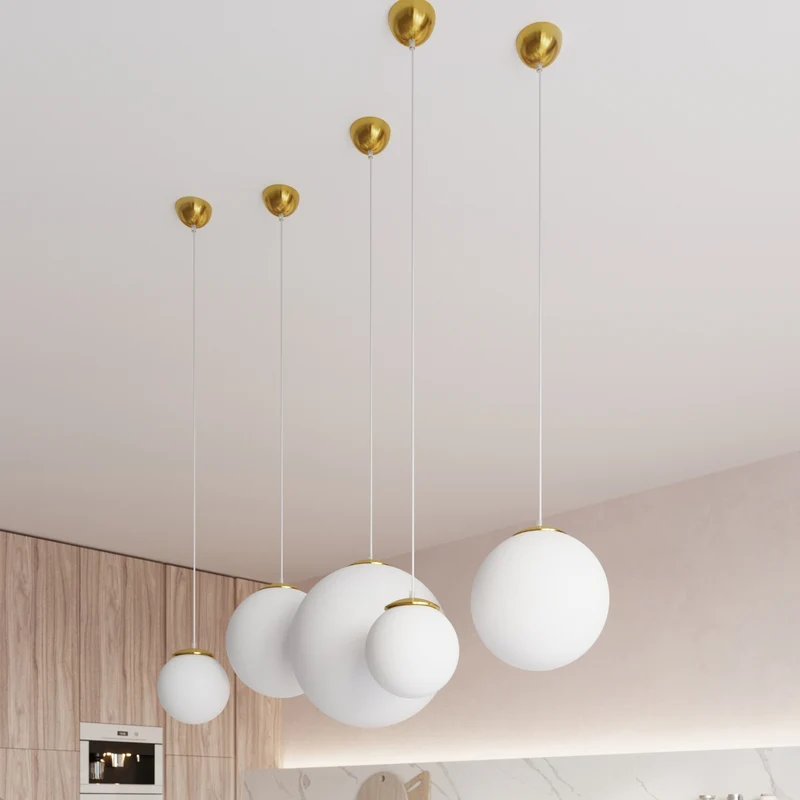 Hängeleuchte mit Glaskugel in Weiß und Gold für das Wohnzimmer – Modèle Elyone