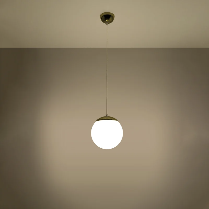 Hängeleuchte mit Glaskugel in Weiß und Gold für das Wohnzimmer – Modèle Elyone