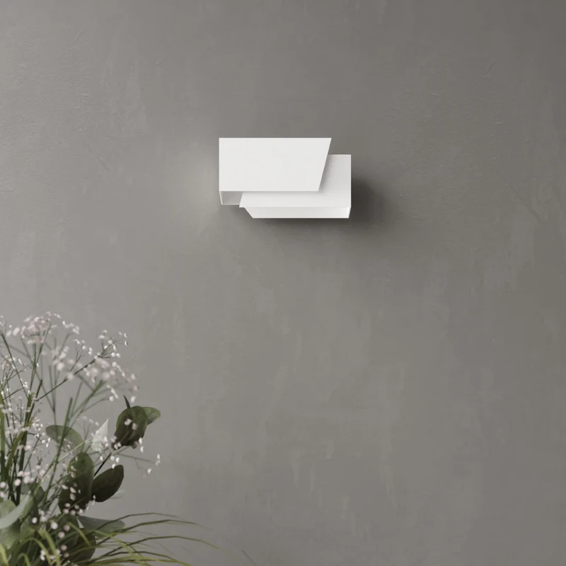 Minimalistische weiße Wandleuchte – Elarion