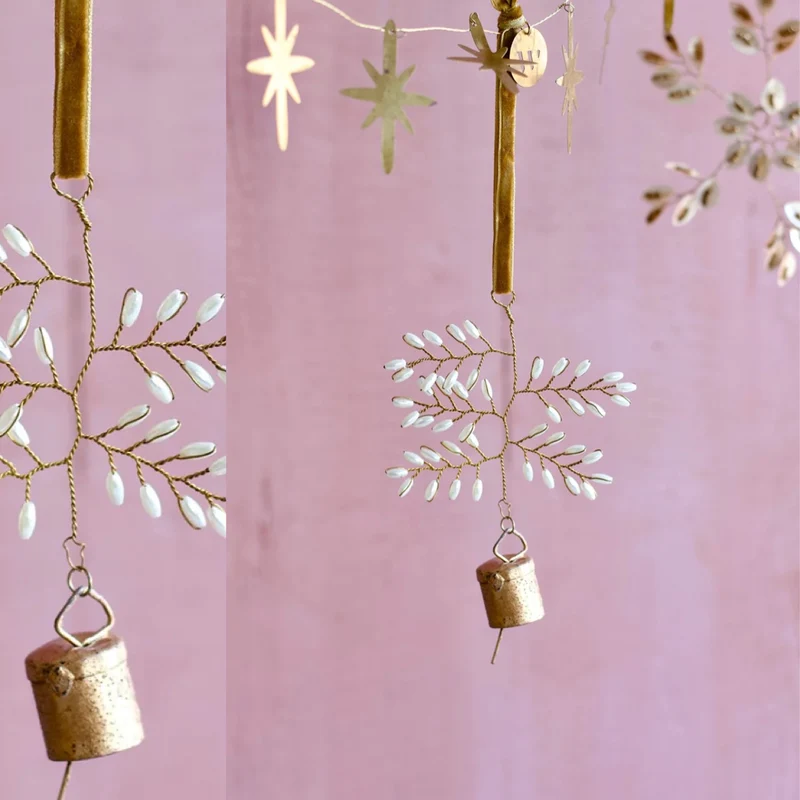 Christbaumschmuck Glocke mit Perlen & Samtband