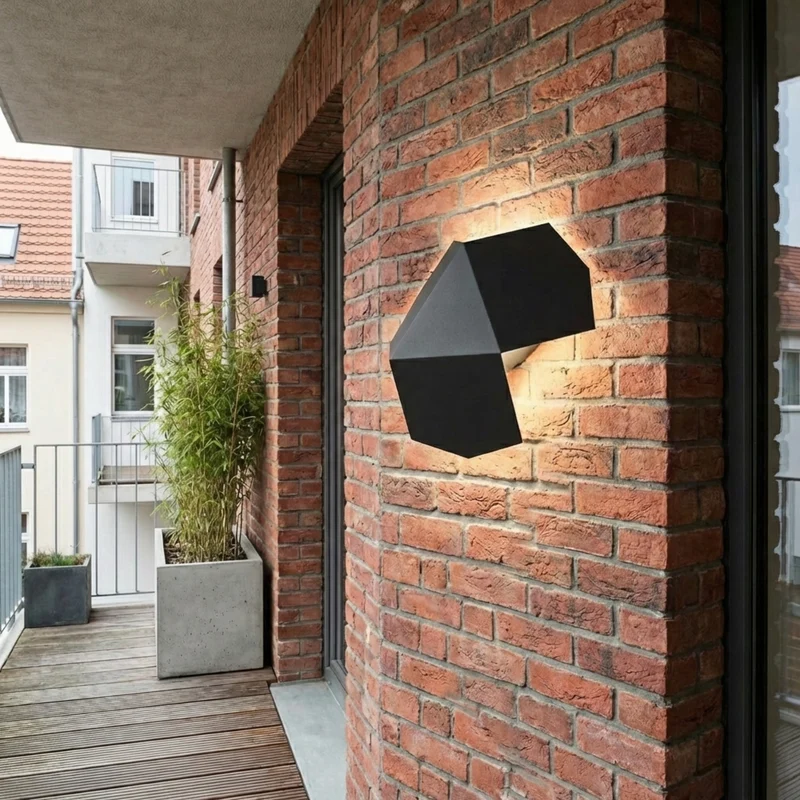 Minimalistische schwarze Wandleuchte – Noxara