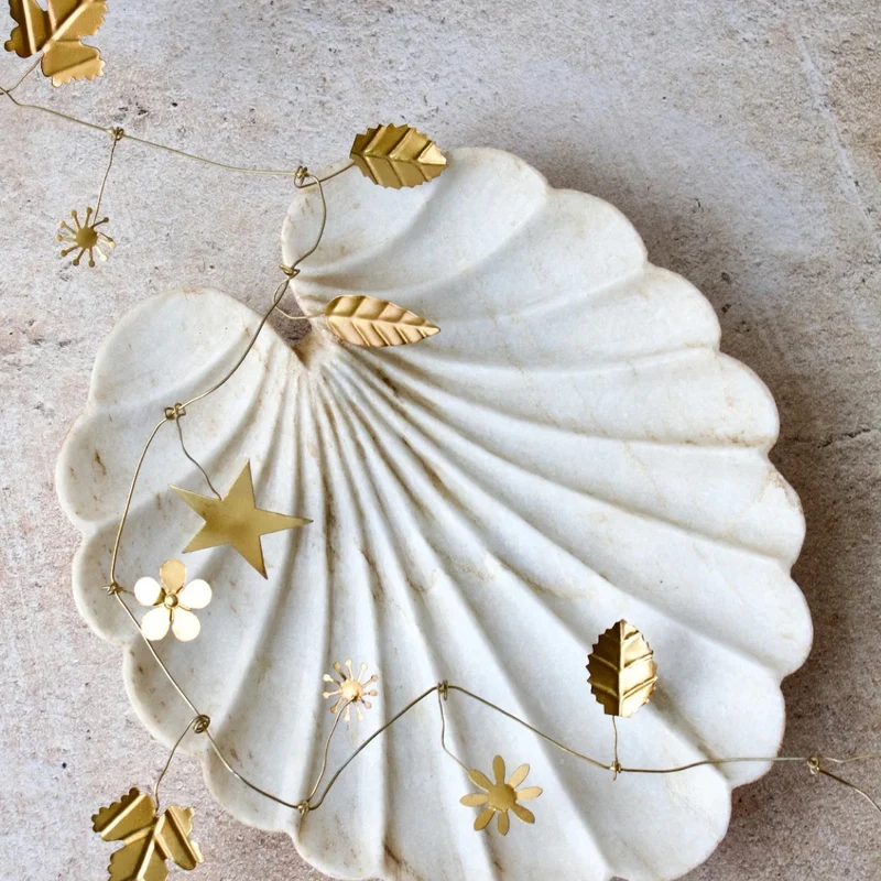 Girlande mit Blatt und Blumen