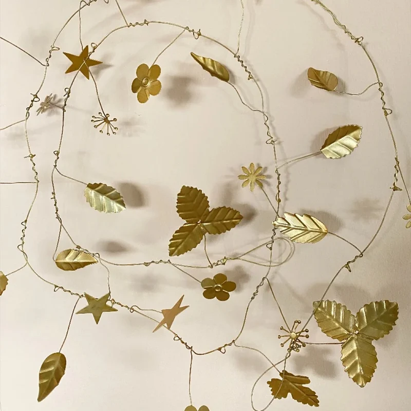 Girlande mit Blatt und Blumen
