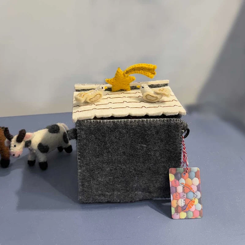 Krippe als Geschenk und Weihnachtsdeko