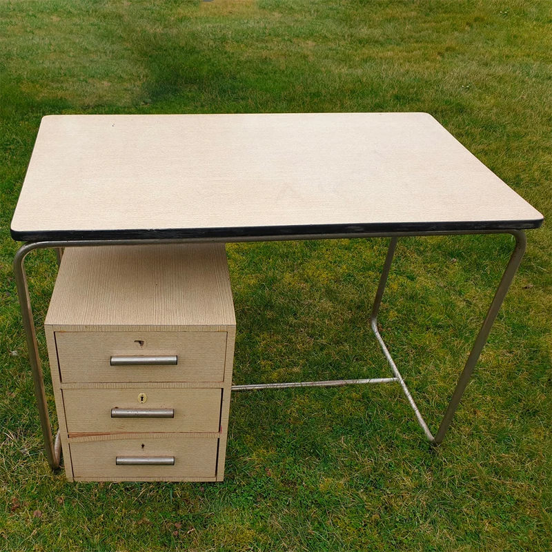 1930er Bauhaus Schreibtisch, ebonisiert mit Linoleumplatte