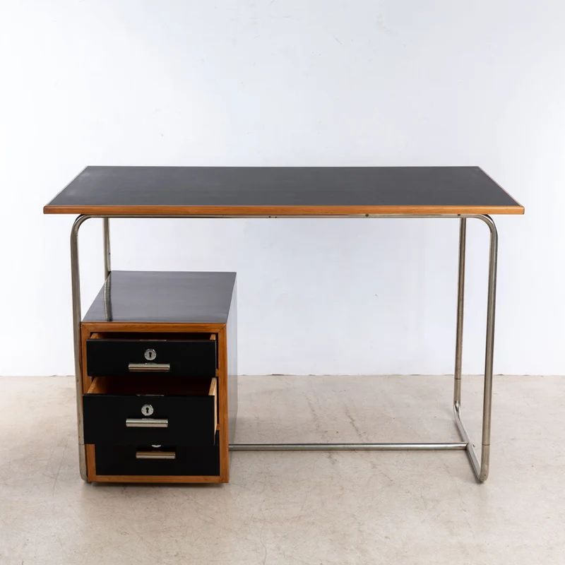 1930er Bauhaus Schreibtisch, ebonisiert mit Linoleumplatte