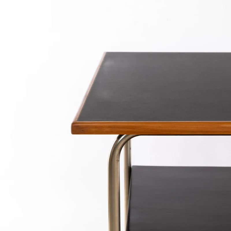 1930er Bauhaus Schreibtisch, ebonisiert mit Linoleumplatte