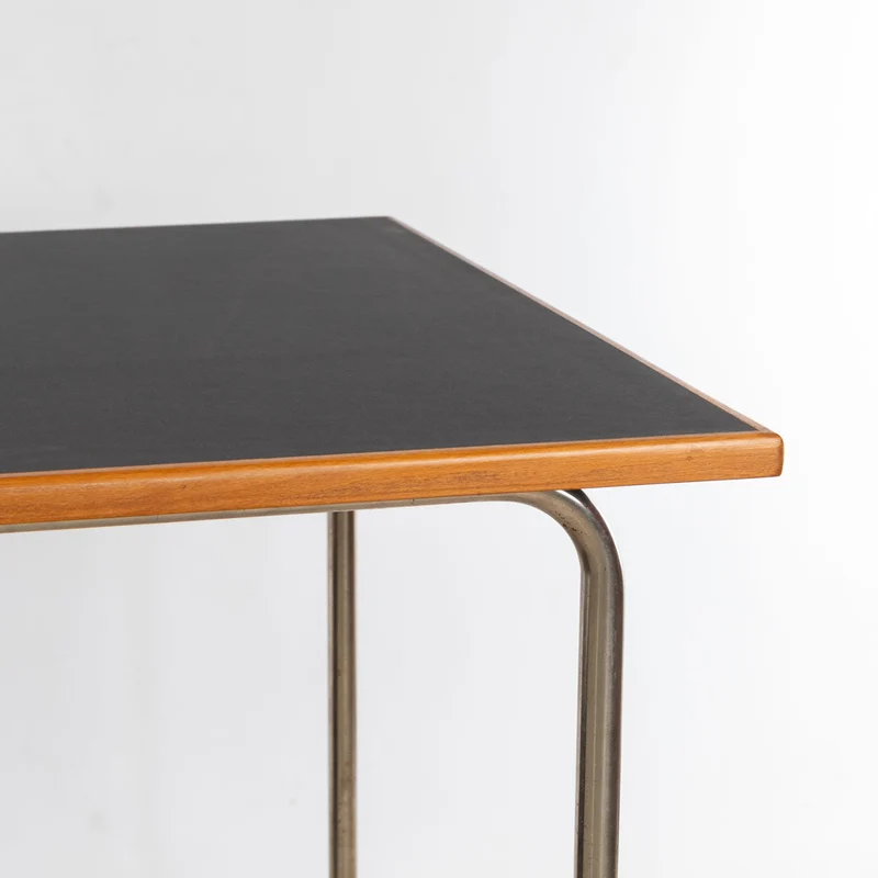 1930er Bauhaus Schreibtisch, ebonisiert mit Linoleumplatte