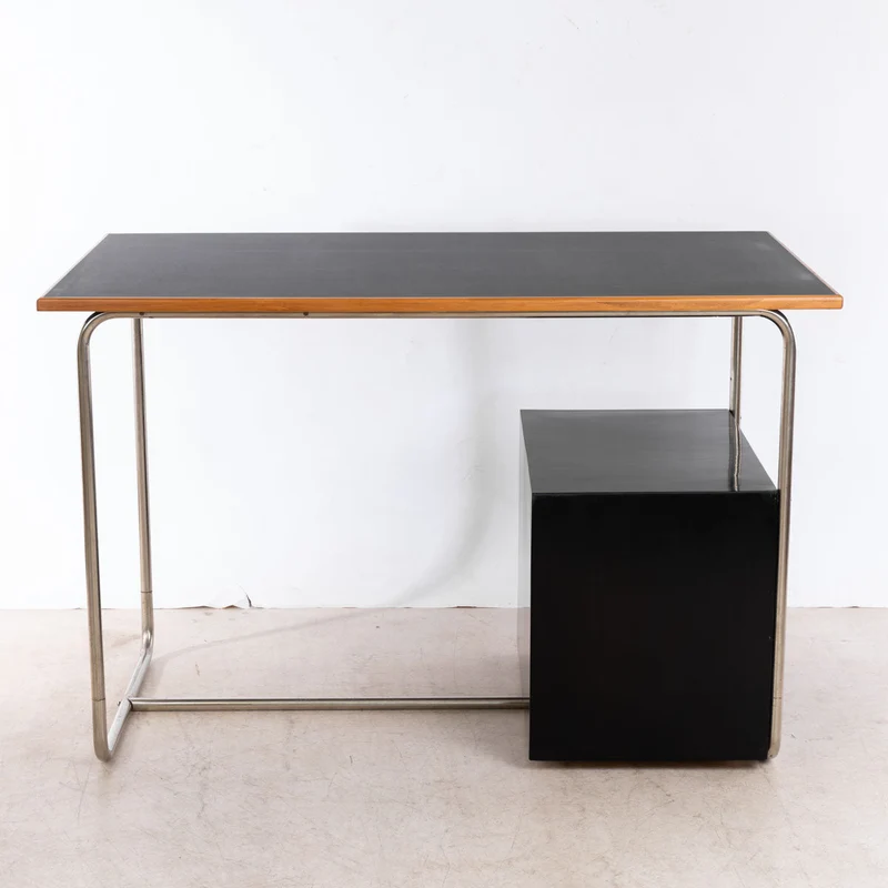 1930er Bauhaus Schreibtisch, ebonisiert mit Linoleumplatte