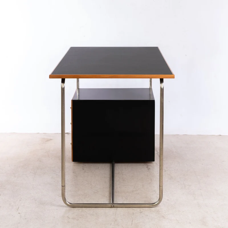1930er Bauhaus Schreibtisch, ebonisiert mit Linoleumplatte