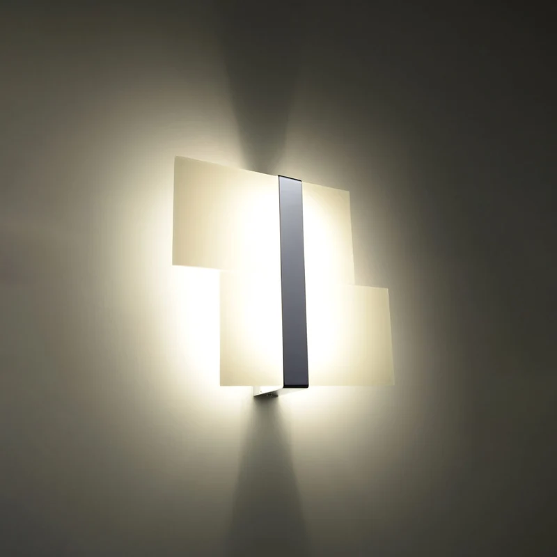 Wandleuchte aus verchromtem Metall und weißem Glas – Modell Aureliss