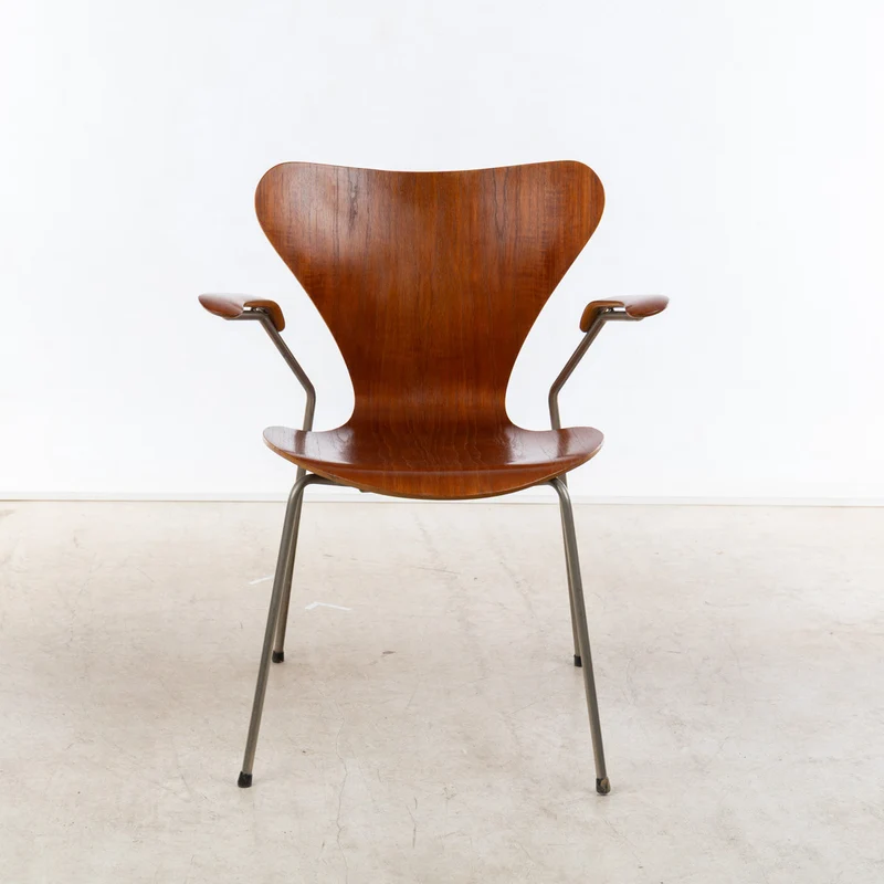 1950er Mid-Century Arne Jacobsen Armlehnstuhl Teak, von Fritz Hansen