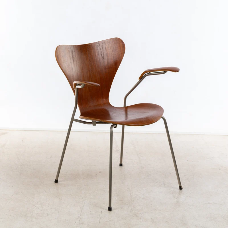 1950er Mid-Century Arne Jacobsen Armlehnstuhl Teak, von Fritz Hansen