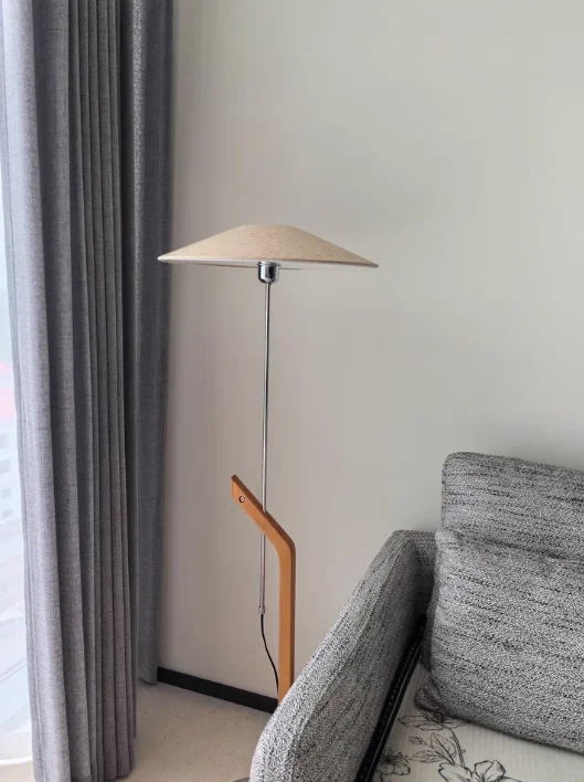 Minimalistische Stehlampe aus Holz für Wohnzimmer – Armoniel