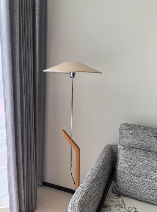 Minimalistische Stehlampe aus Holz für Wohnzimmer – Armoniel