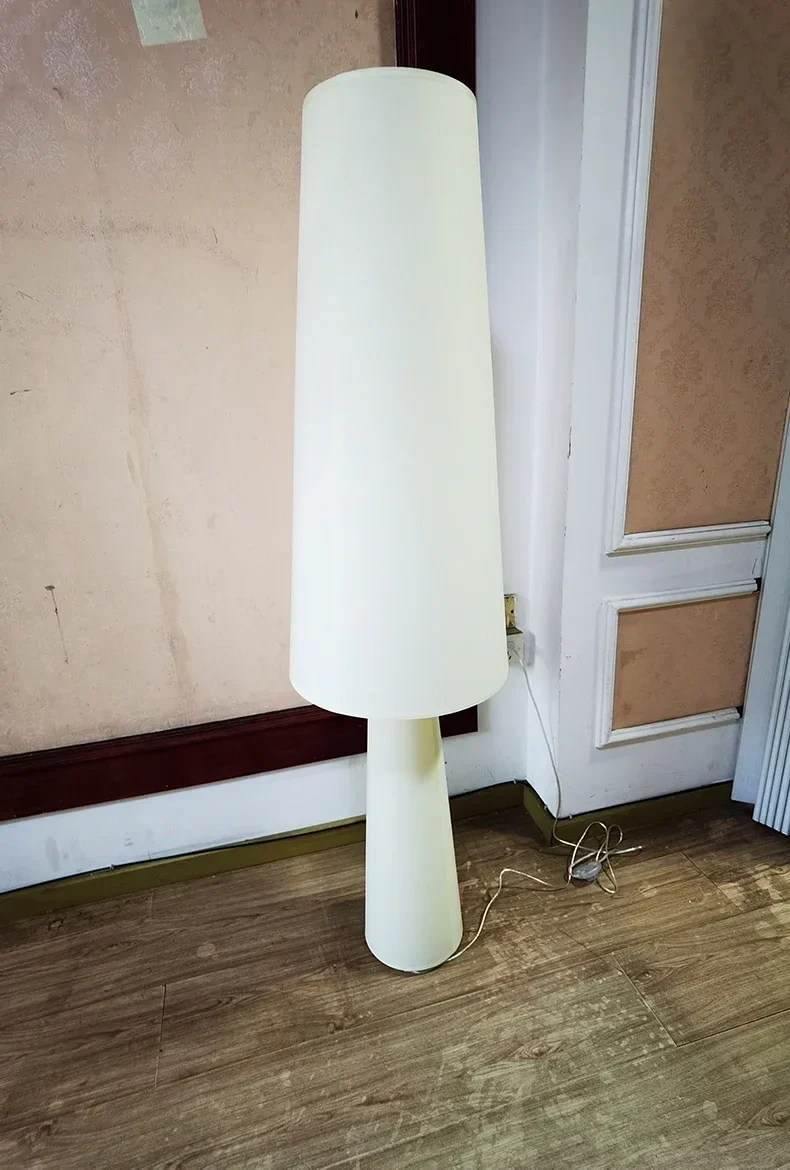 Nordische Stehlampe aus Stoff für Wohnzimmer – Aironde