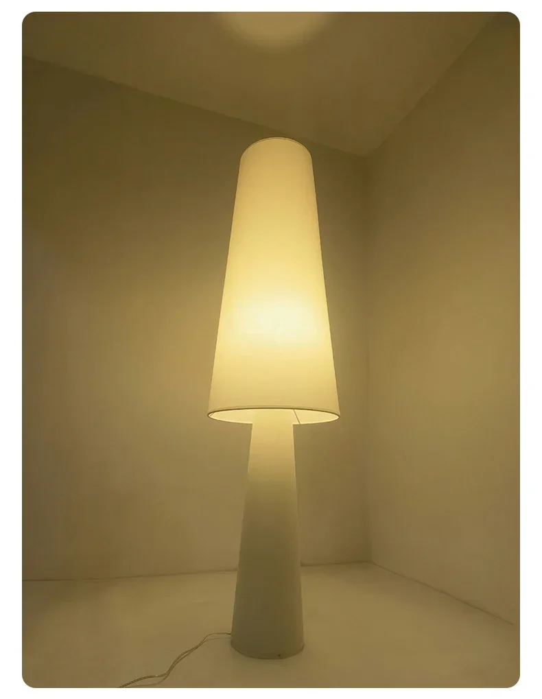 Nordische Stehlampe aus Stoff für Wohnzimmer – Aironde