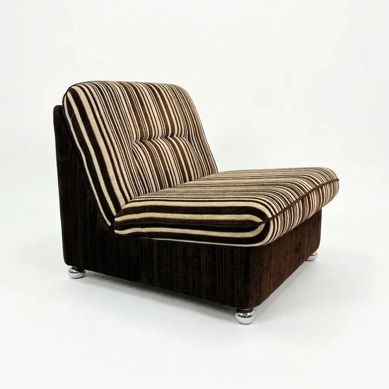 Vintage Easy Chair 70er Jahre — Velourskord, verchromte Kugelfüße