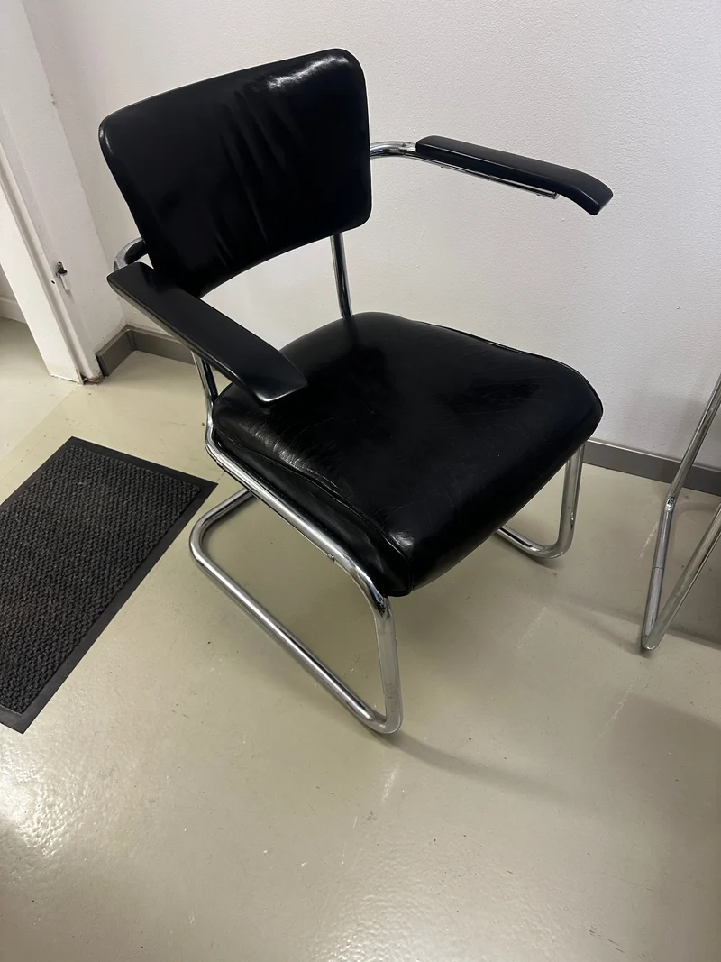 Freischwinger Bürostuhl