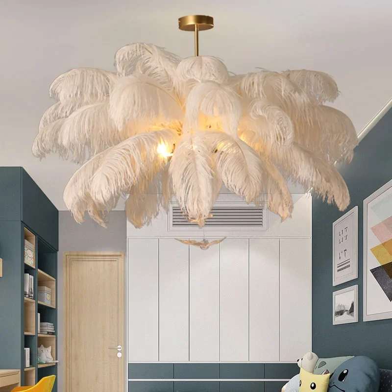 Weiße LED-Deckenleuchte mit Straußenfedern für Wohnzimmer – Featherelle
