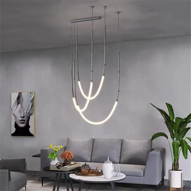 Kronleuchter aus schwarzem Metall für Wohnzimmer – Curvella