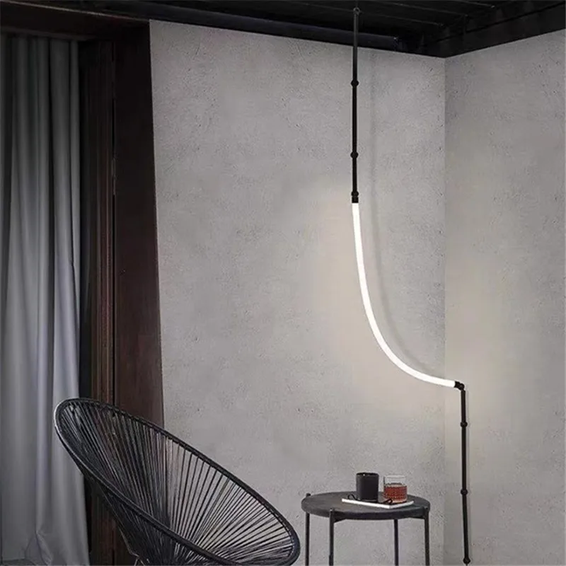 Kronleuchter aus schwarzem Metall für Wohnzimmer – Curvella