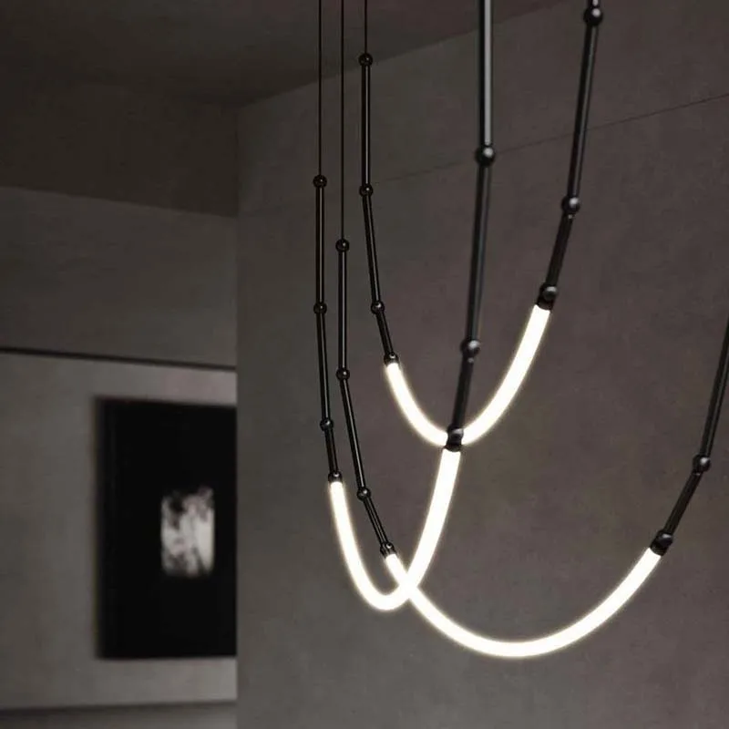 Kronleuchter aus schwarzem Metall für Wohnzimmer – Curvella