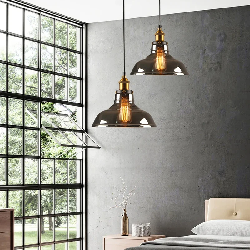 Industrielle Glas-Hängeleuchte für Hotels und Bars – Zelaria