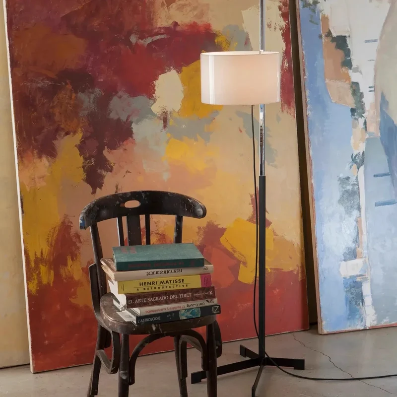 Stehlampe im spanischen Design aus Metall und Stoff – Zelari
