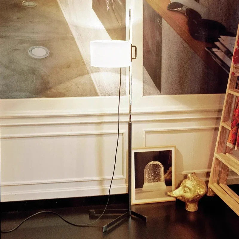 Stehlampe im spanischen Design aus Metall und Stoff – Zelari