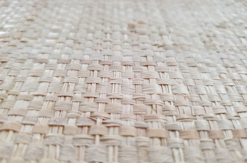 Casa Padrino Luxus Wanddekoration Naturfarben 75 x 4 x H. 122 cm - Wandrelief Elias aus Palmengeflecht mit Rahmen aus Eichenfurnier - Luxus Deko Accessoires