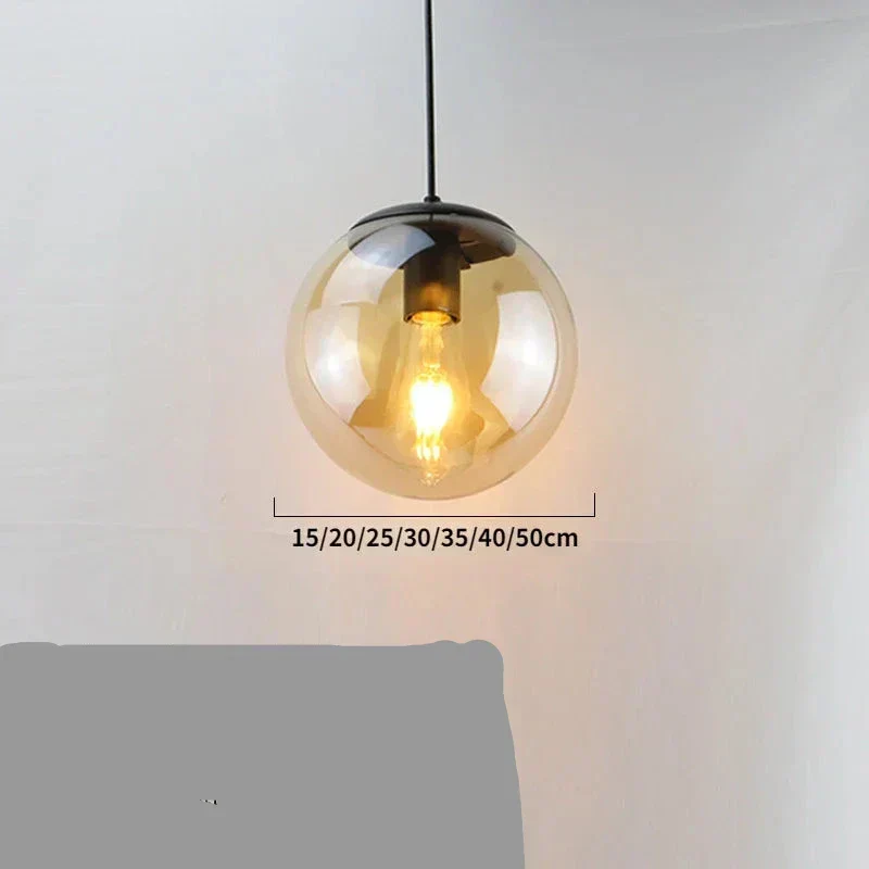Moderne Pendelleuchte aus goldenem Metall und Glas – Oréclat