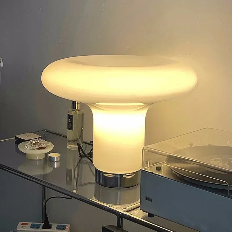 Art-Déco-Tischlampe aus Glas – Célestino