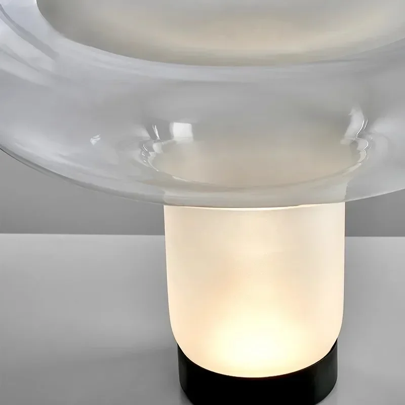 Art-Déco-Tischlampe aus Glas – Célestino