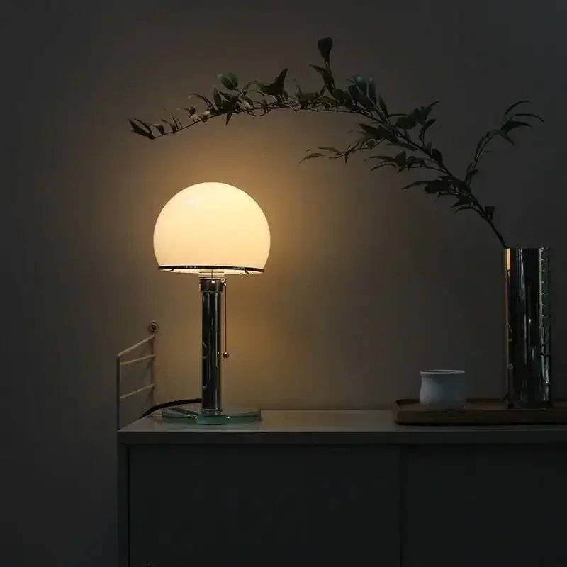 Nordische Design-Schreibtischlampe aus Glas und Metall – Orinox