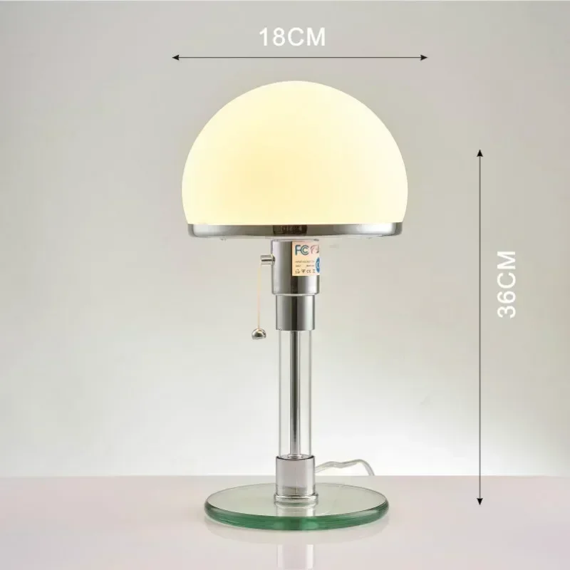 Nordische Design-Schreibtischlampe aus Glas und Metall – Orinox