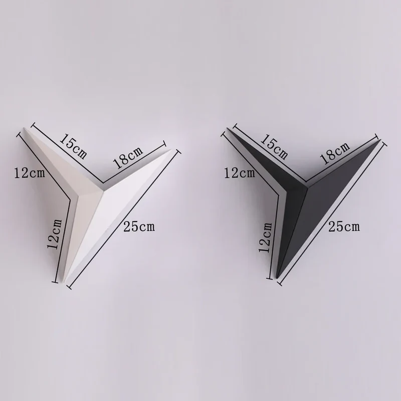 Geometrische Dreieckige Wandleuchte Weiß, Schwarz oder Gold — Noctélide