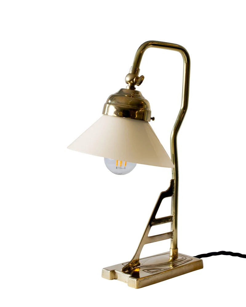 Bordslampa mässing - Modell 1900 med benvit skärm