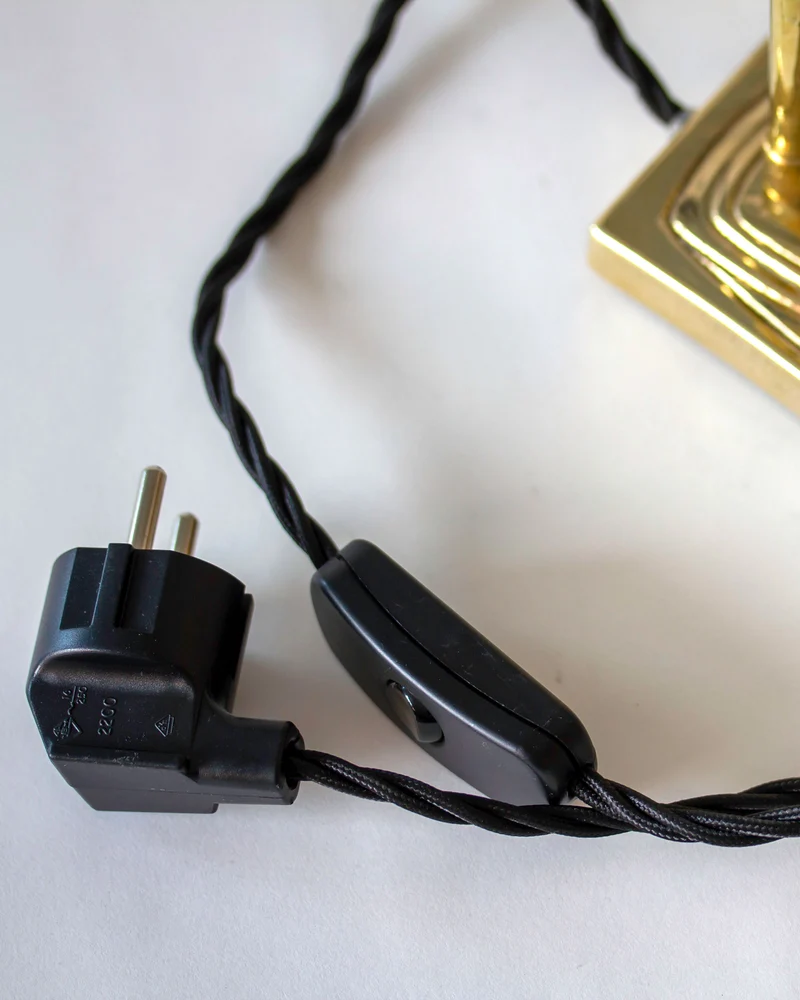 Bordslampa mässing - Modell 1900 med vit skärm
