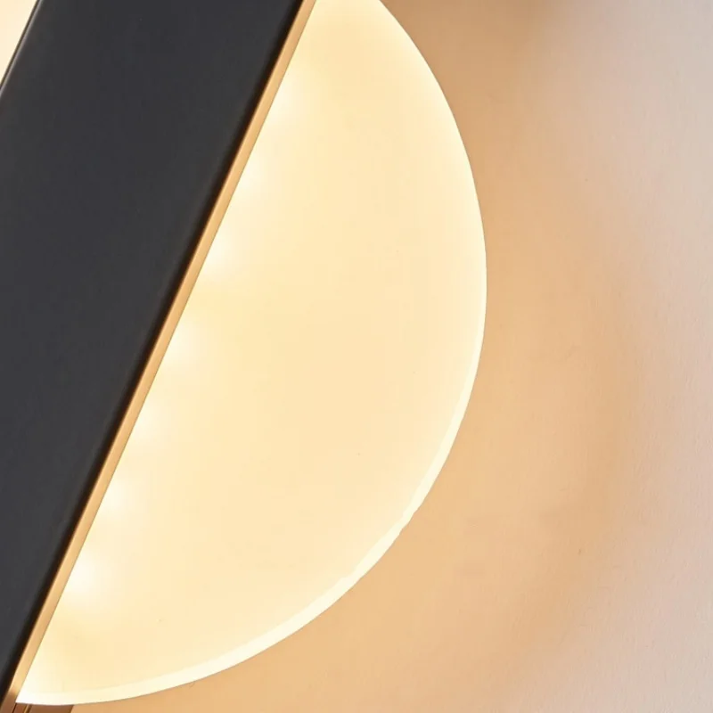 Moderne Wandleuchte aus Metall für Schlafzimmer und Wohnzimmer – Miraluxi
