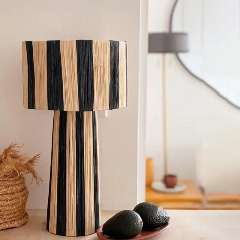 Geflochtene Stehlampe aus Rattan im japanischen Stil – Kansora